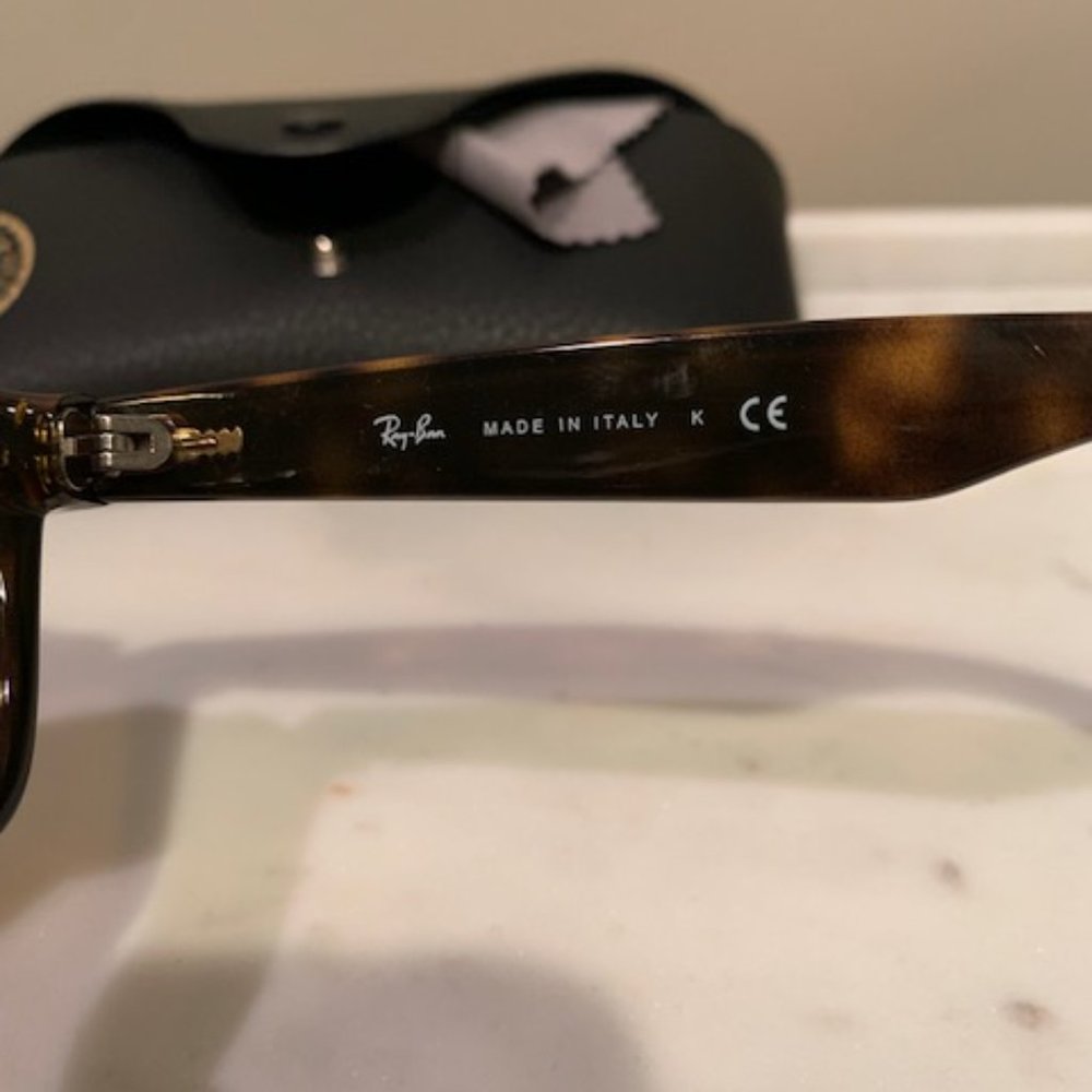 Ray-Ban Wayfarer Sunglasses - Tortoise - Picture 5 of 7